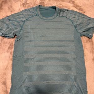 Men’s lululemon shirt size small